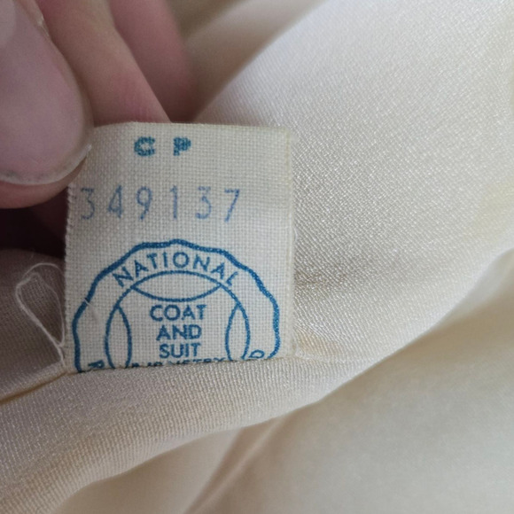 50s Vintage Bonwitt Teller Cream Wool Jackie O Cropped Blazer Skirt Suit Size 4 - Picture 11 of 16